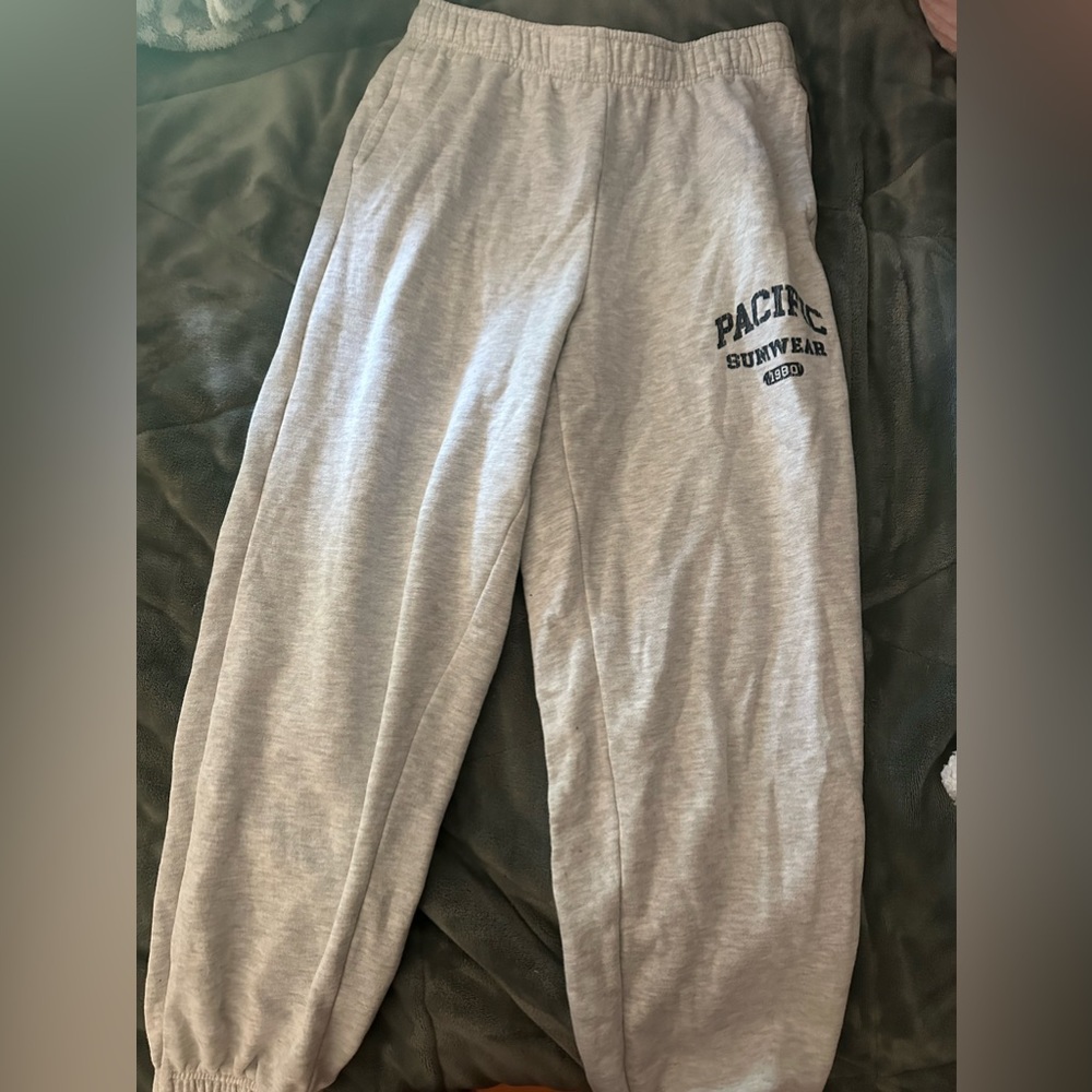 Pacsun Pacific Sunwear Sweatpants. Size Small. Light gray.